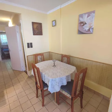 Apartament In 19919 *