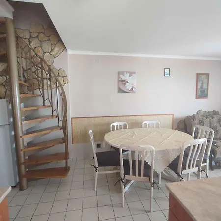 Apartament In 19919 *
